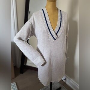 ARITZIA WILFRED 100% Merino Wool Light Grey V-Neck Sweater with Navy Trim (XS)